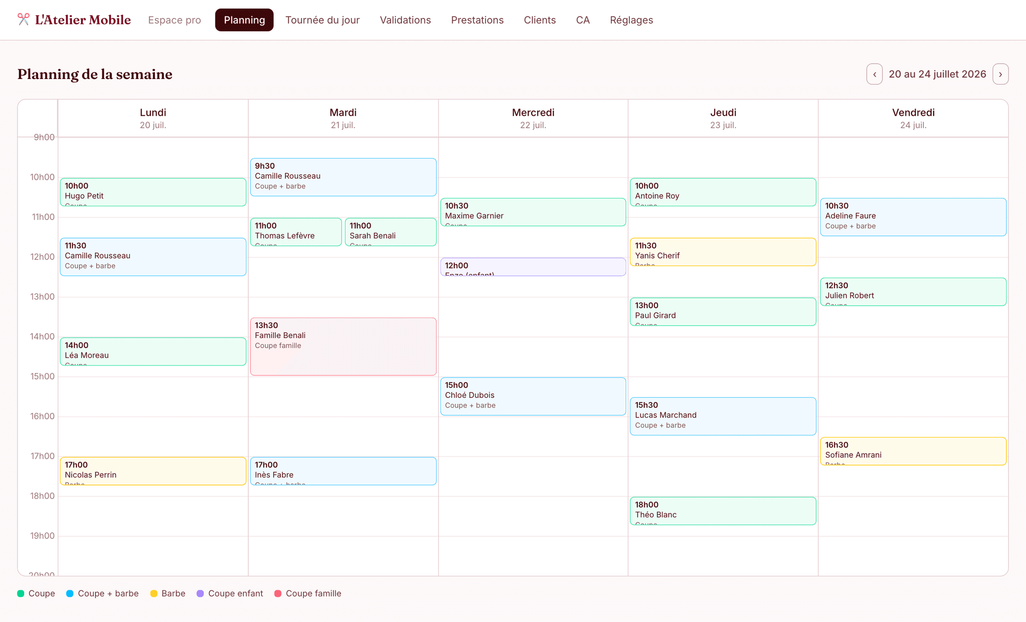 Planning de la semaine dans l'espace pro SmartRDV : rendez-vous du lundi au vendredi avec code couleur par prestation (coupe, coupe et barbe, barbe, coupe enfant, coupe famille)